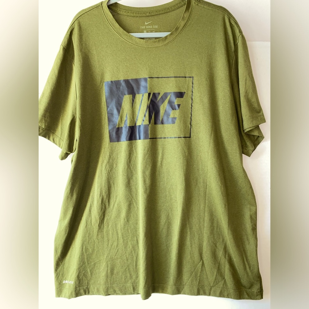 The Nike Tee Dri-Fit Size XXL
